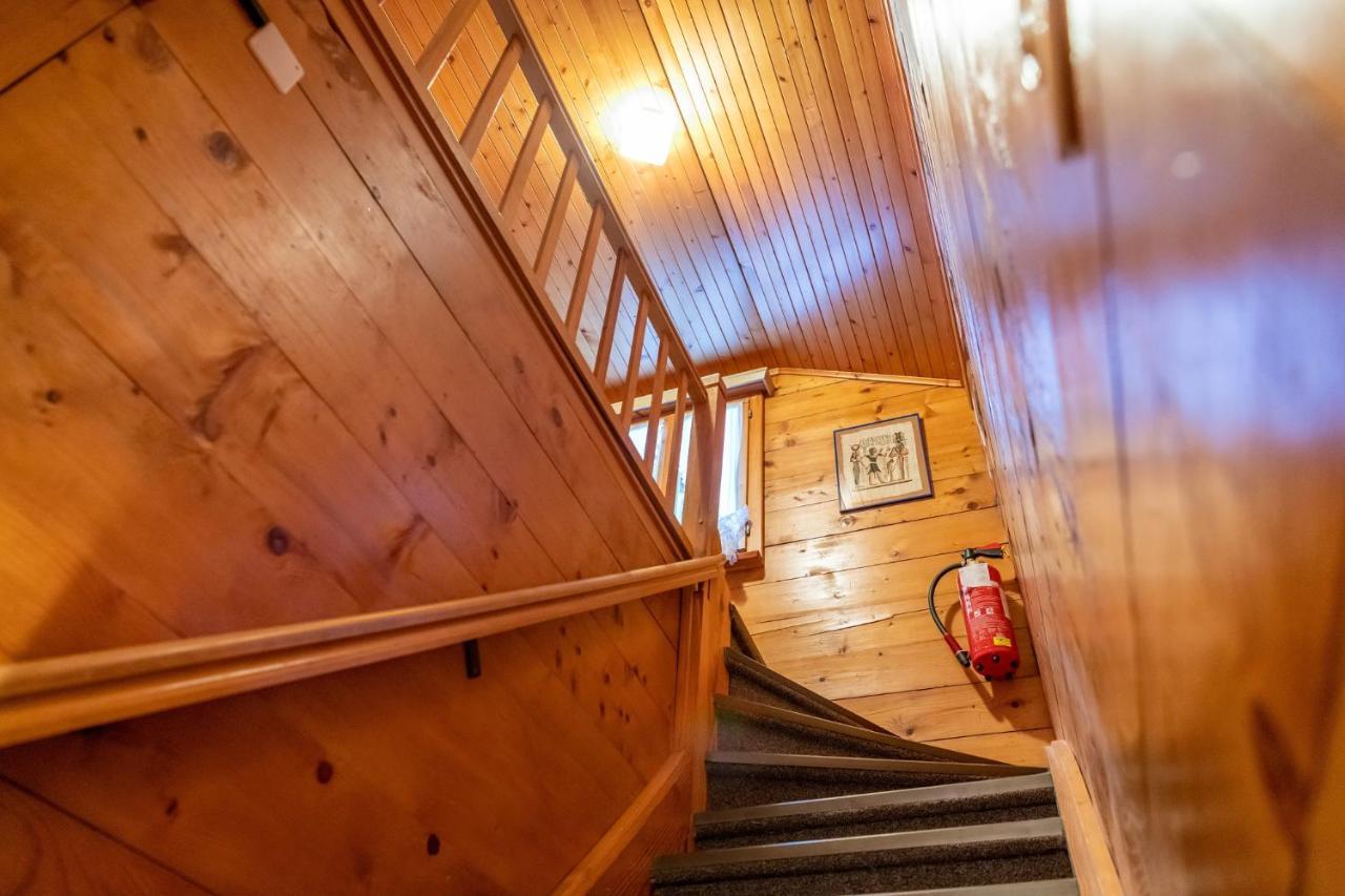 Chalet Bambi "Marchenhaft" Appartement Grächen Buitenkant foto